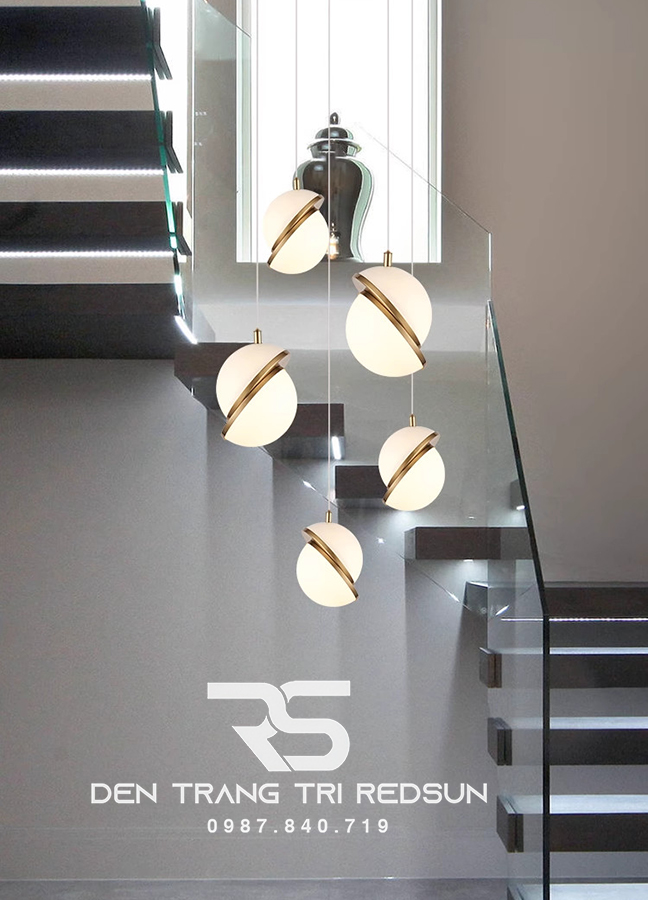 den-tha-ban-an-hien-dai-phong-cach-bac-au-choa-acrylic-cdt-l003