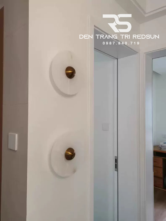 den-tuong-da-cam-thach-phong-cach-bac-au-dt-112