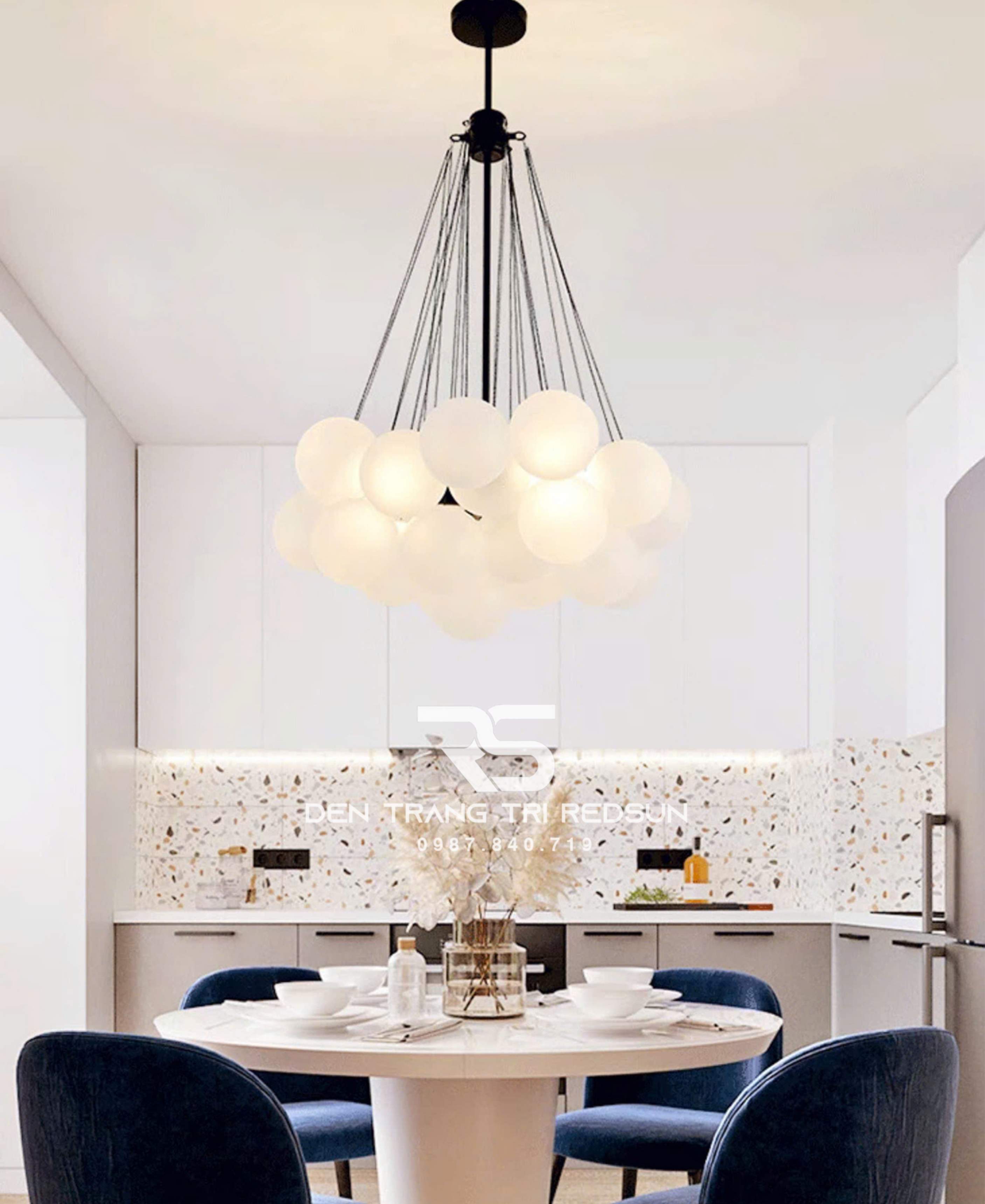 den-chum-phong-khach-hien-dai-bac-au-bong-bong-chat-lieu-thuy-tinh-dc-t112