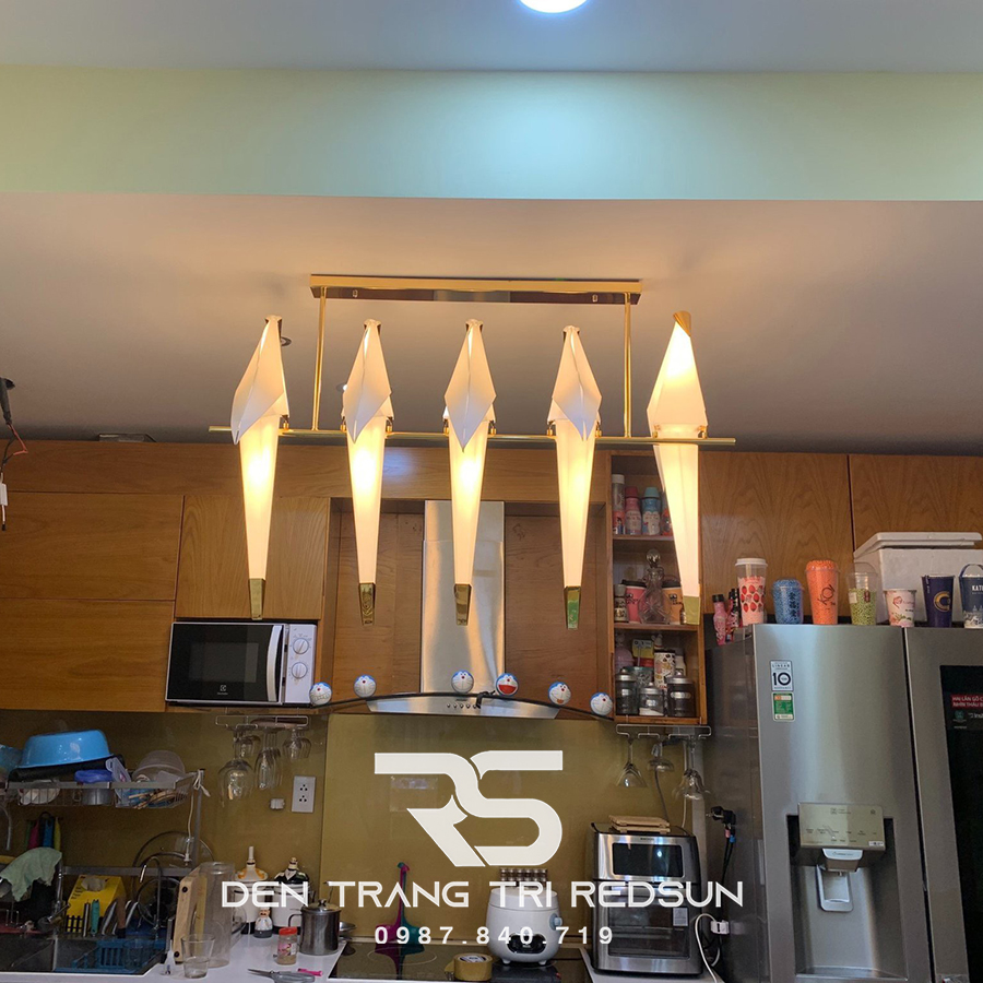 den-tha-tran-phong-khach-phong-ngu-ban-an-hien-dai-phong-cach-bac-au-sang-tao-hinh-hac-giay-dc-5801-5
