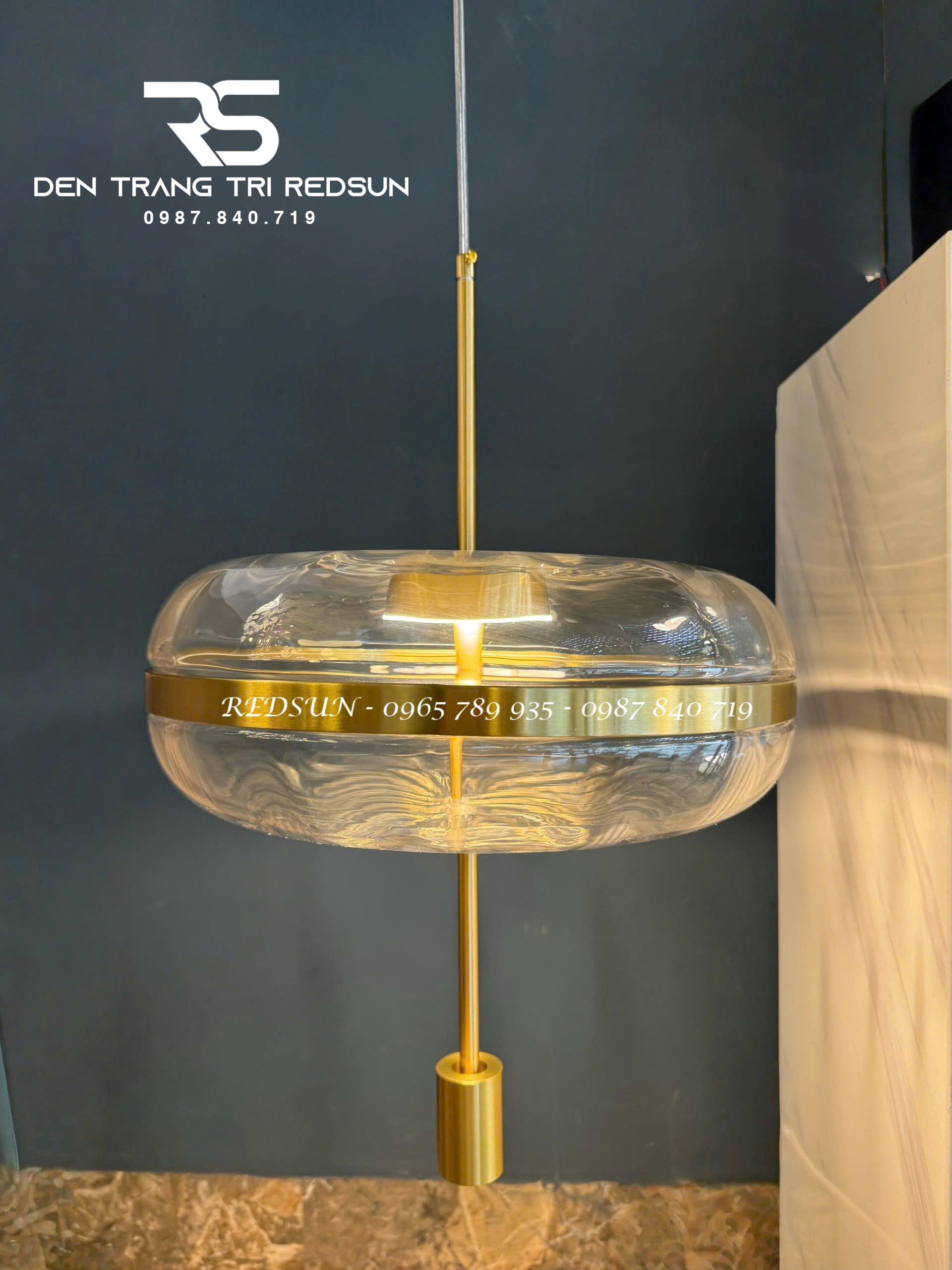 den-tha-tran-hien-dai-bac-au-chat-lieu-thuy-tinh-cdt-t065