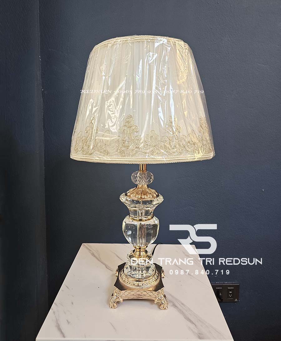 den-ban-hien-dai-db-c8018