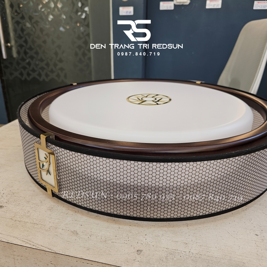 den-mam-op-tran-go-phong-tho-phong-khach-hinh-tron-opgo-c25042