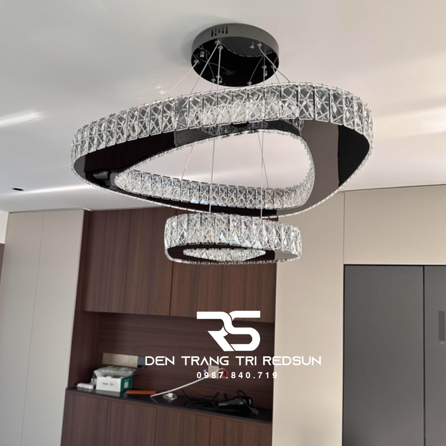 den-chum-trang-tri-phong-khach-sanh-cho-phong-an-chat-lieu-pha-le-phong-cach-italia-dcp-003