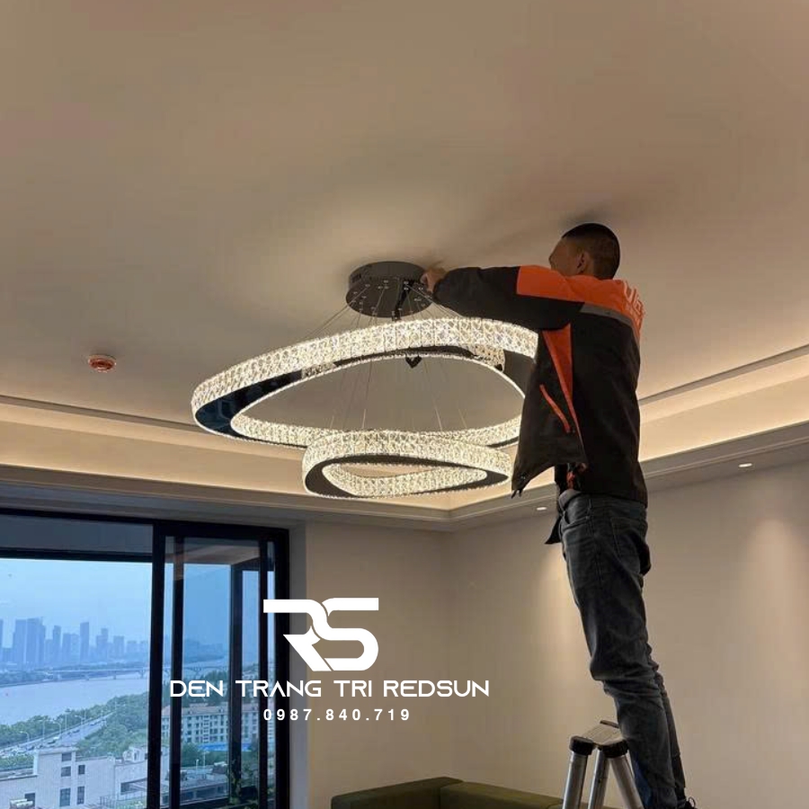 den-chum-trang-tri-phong-khach-sanh-cho-phong-an-chat-lieu-pha-le-phong-cach-italia-dcp-003