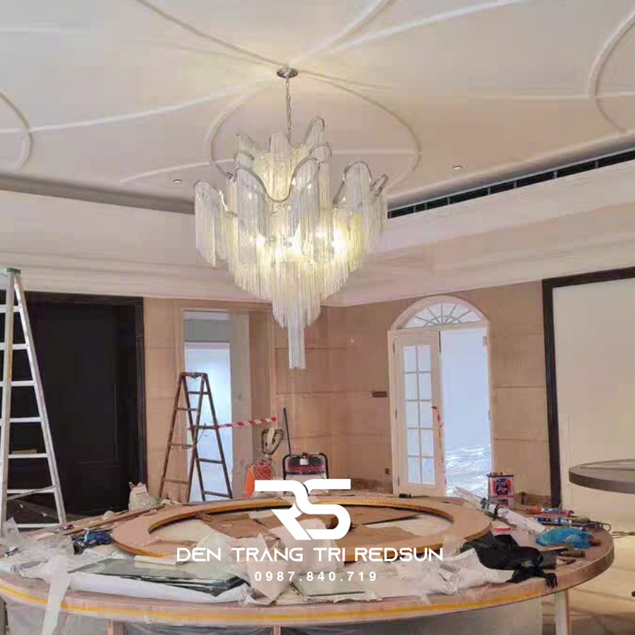 den-chum-pha-le-tua-rua-trang-tri-phong-khach-phong-an-sanh-khach-san-nha-hang-phong-cach-italia-hien-dai-dcp-009