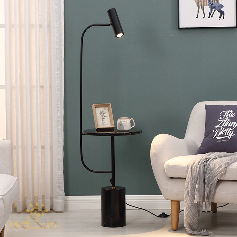 Lựa chọn đèn đứng phòng khách cũng cần xem xét về chất liệu 