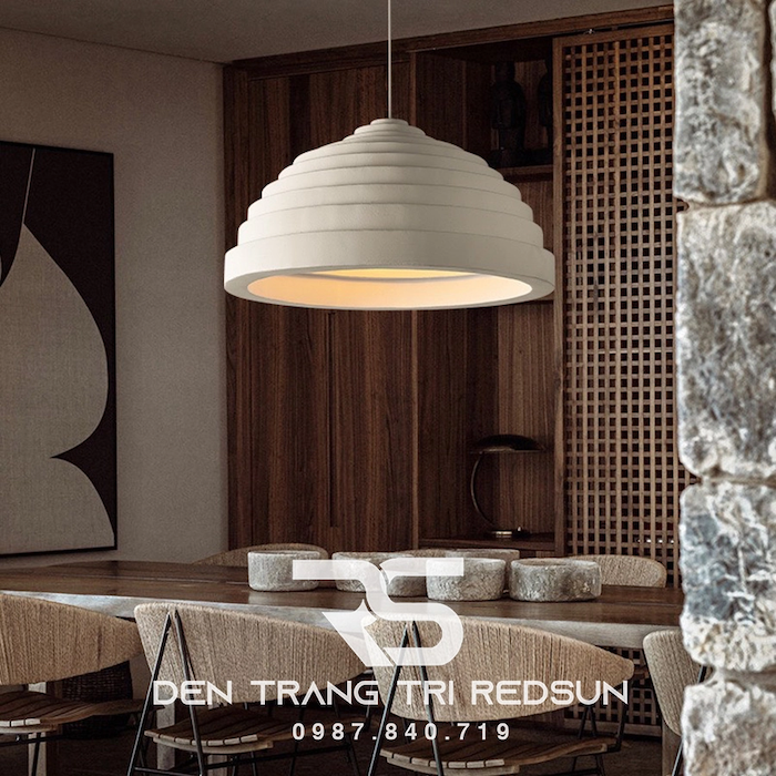 Đèn thả không chỉ cung cấp ánh sáng mà còn có tô điểm thêm cho không gian 