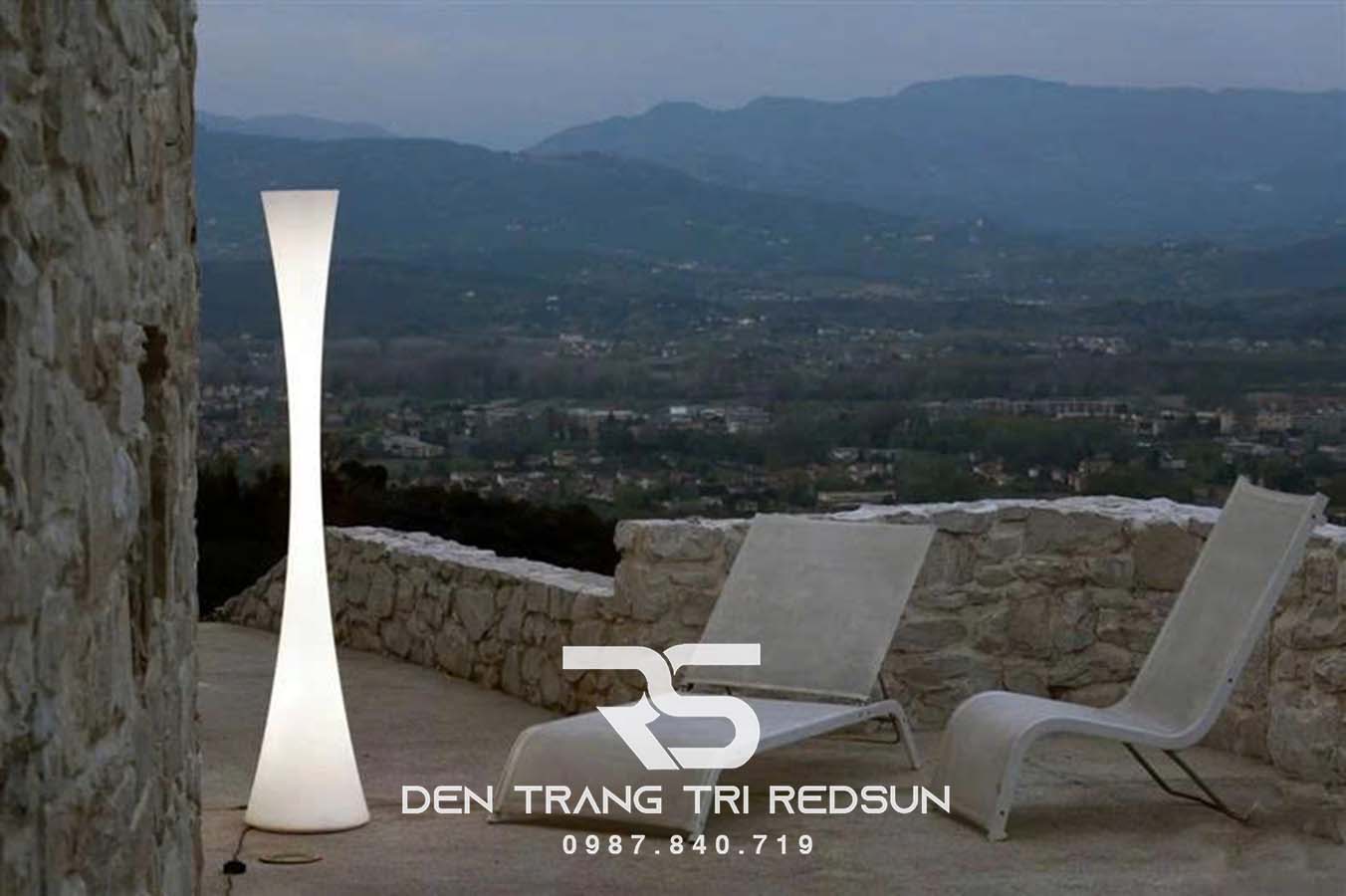 den-san-hien-dai-trang-tri-trong-nha-san-vuon-canh-quan-ngoai-troi-phong-cach-italia-ds2049