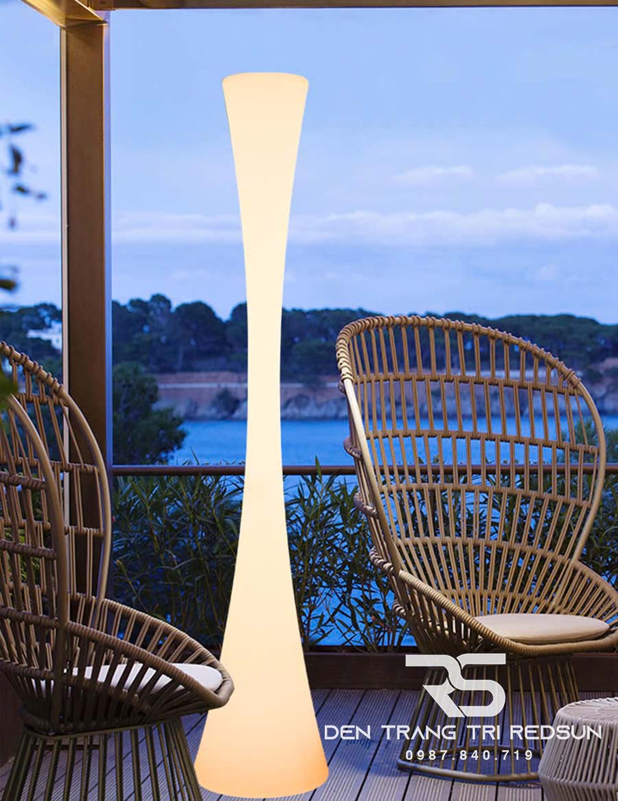 den-san-hien-dai-trang-tri-trong-nha-san-vuon-canh-quan-ngoai-troi-phong-cach-italia-ds2049