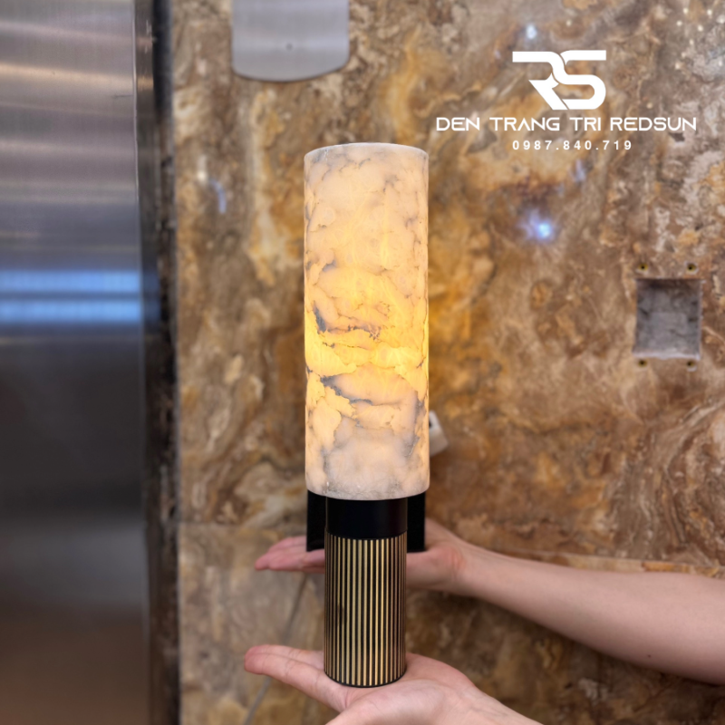 den-tuong-da-cam-thach-hien-dai-trang-tri-phong-khach-phong-ngu-cau-thang-phong-cach-bac-au-dt-130