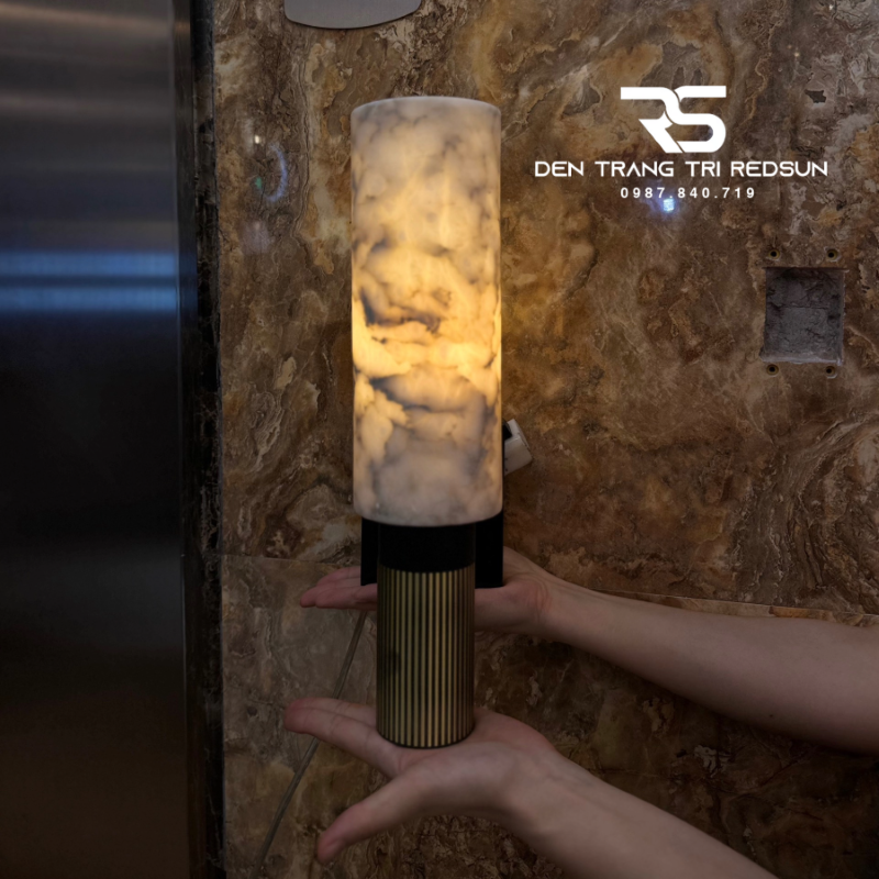 den-tuong-da-cam-thach-hien-dai-trang-tri-phong-khach-phong-ngu-cau-thang-phong-cach-bac-au-dt-130