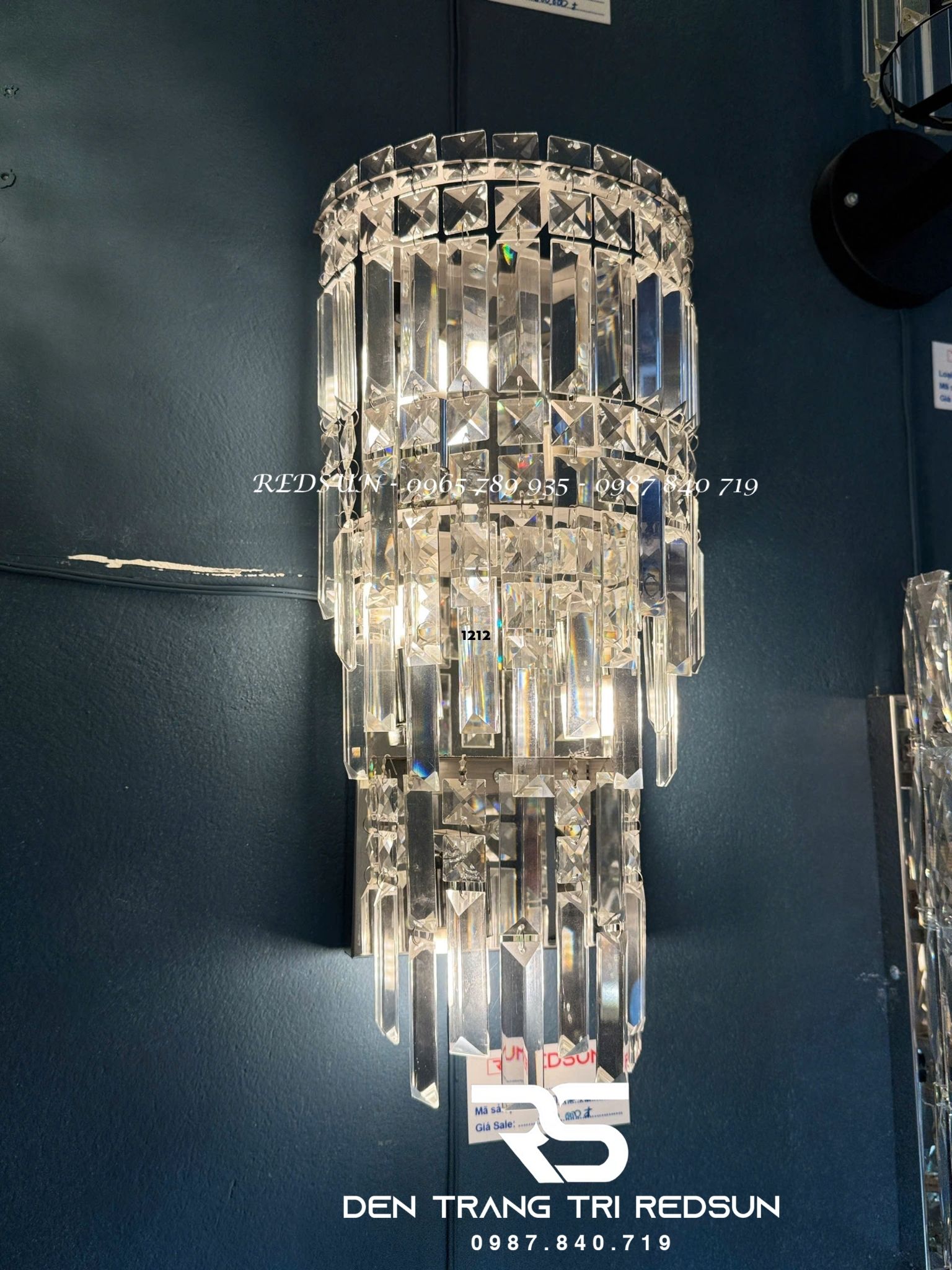 den-tuong-pha-le-trang-tri-phong-khach-hien-dai-dt1212