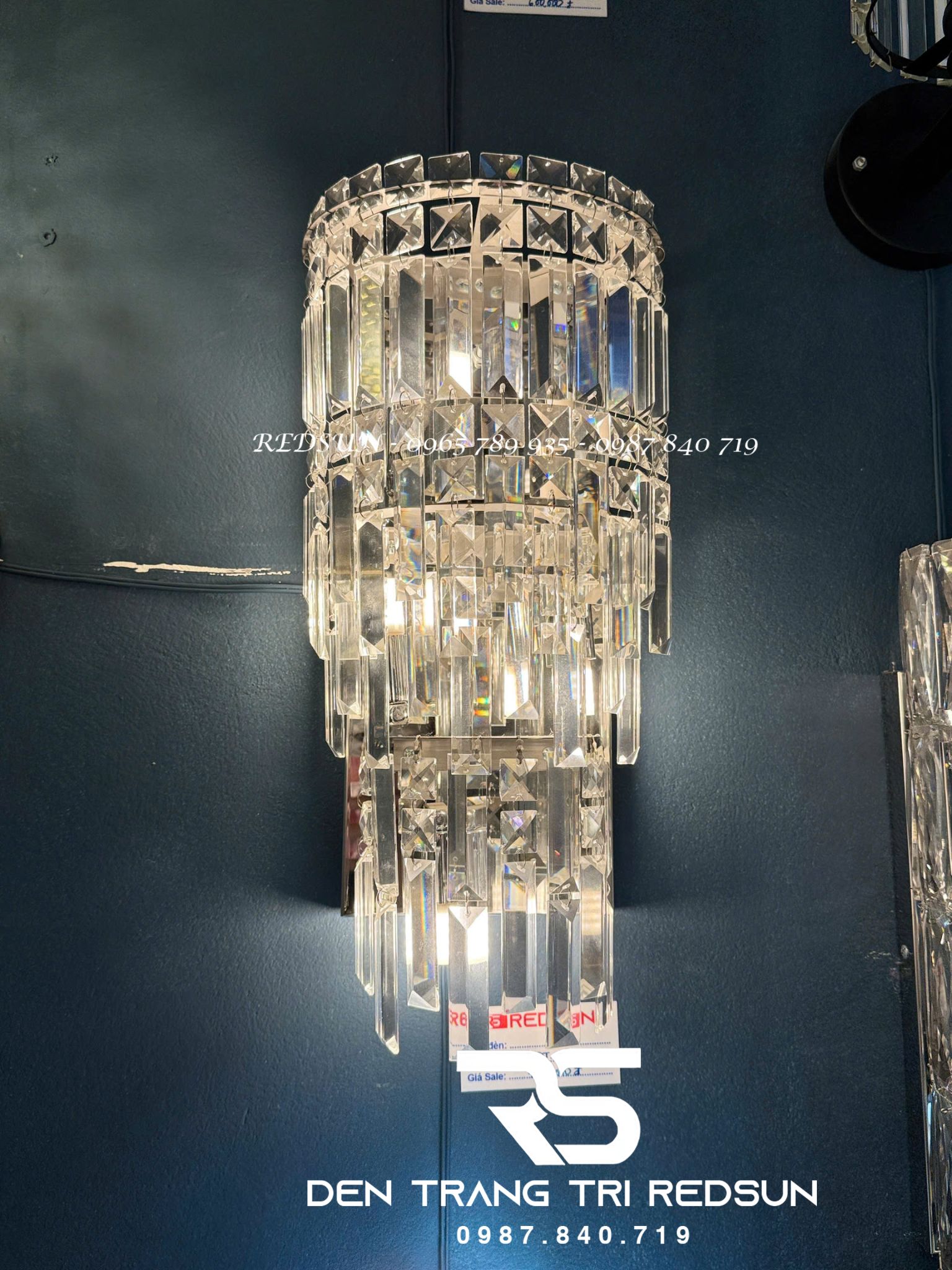 den-tuong-pha-le-trang-tri-phong-khach-hien-dai-dt1212