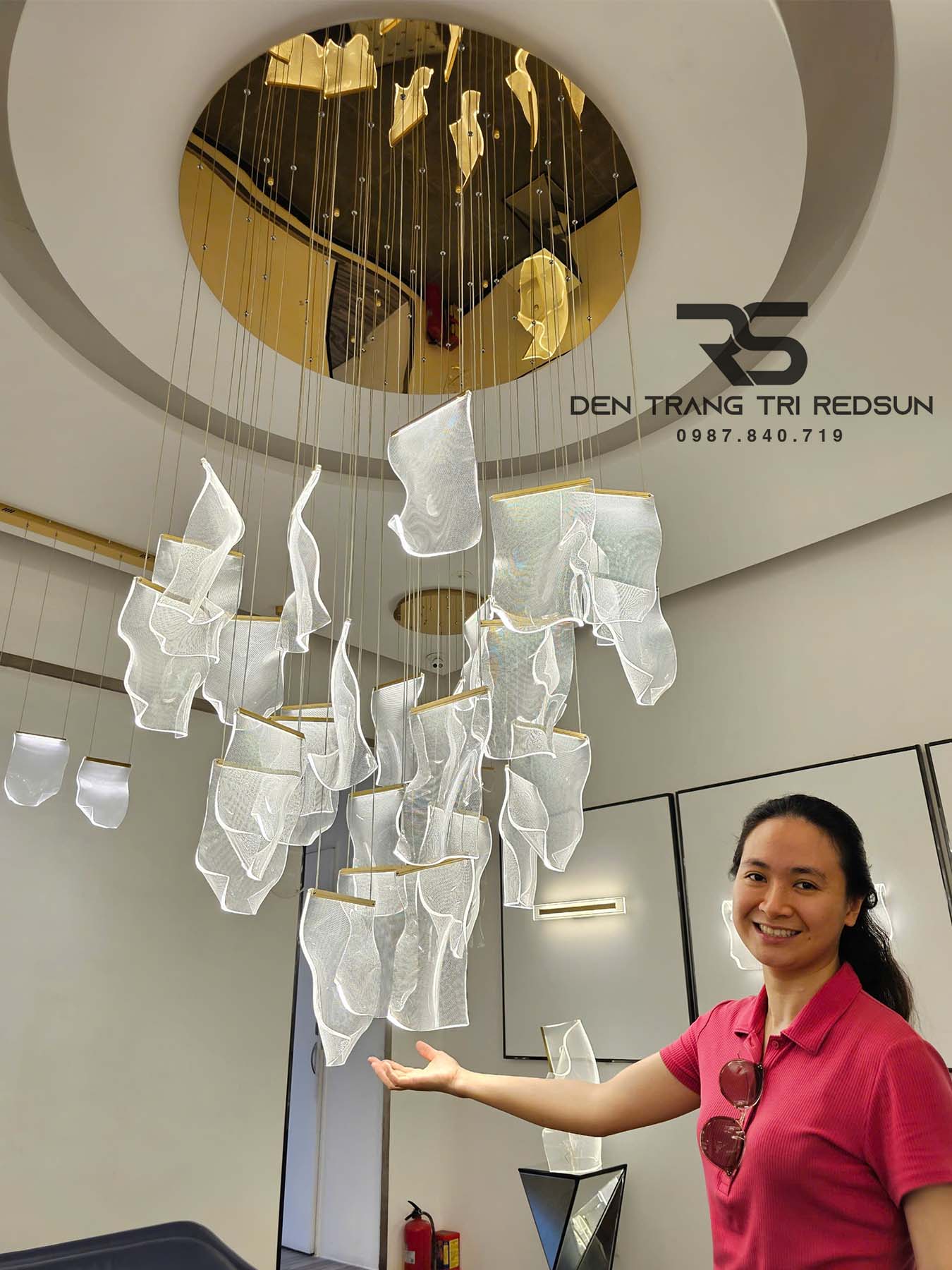 den-chum-hien-dai-lap-thong-tang-sanh-khach-san-thac-nuoc-phong-cach-bac-au-ma05444c-028-2-4g