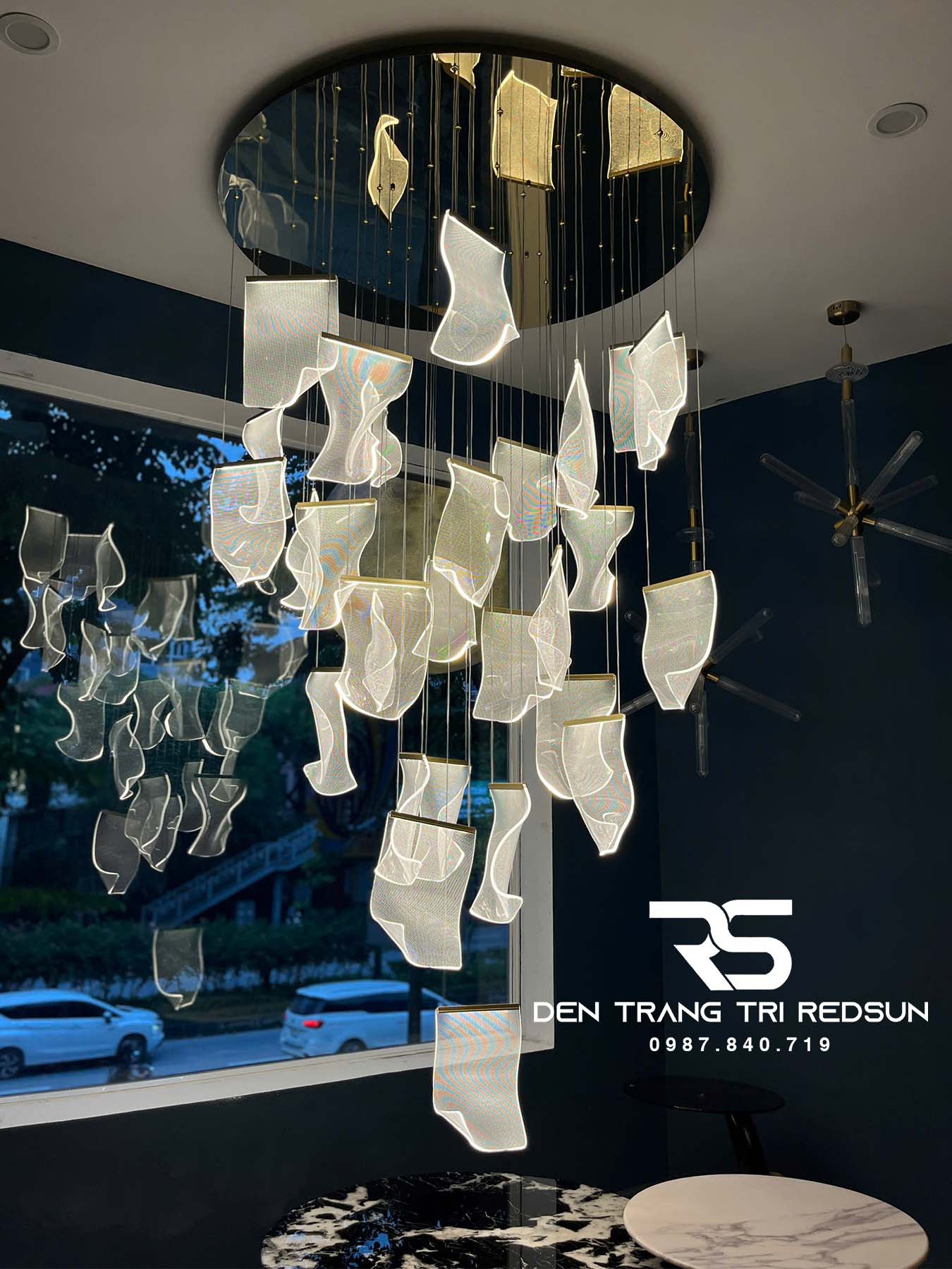 den-chum-hien-dai-lap-thong-tang-sanh-khach-san-thac-nuoc-phong-cach-bac-au-ma05444c-028-2-4g