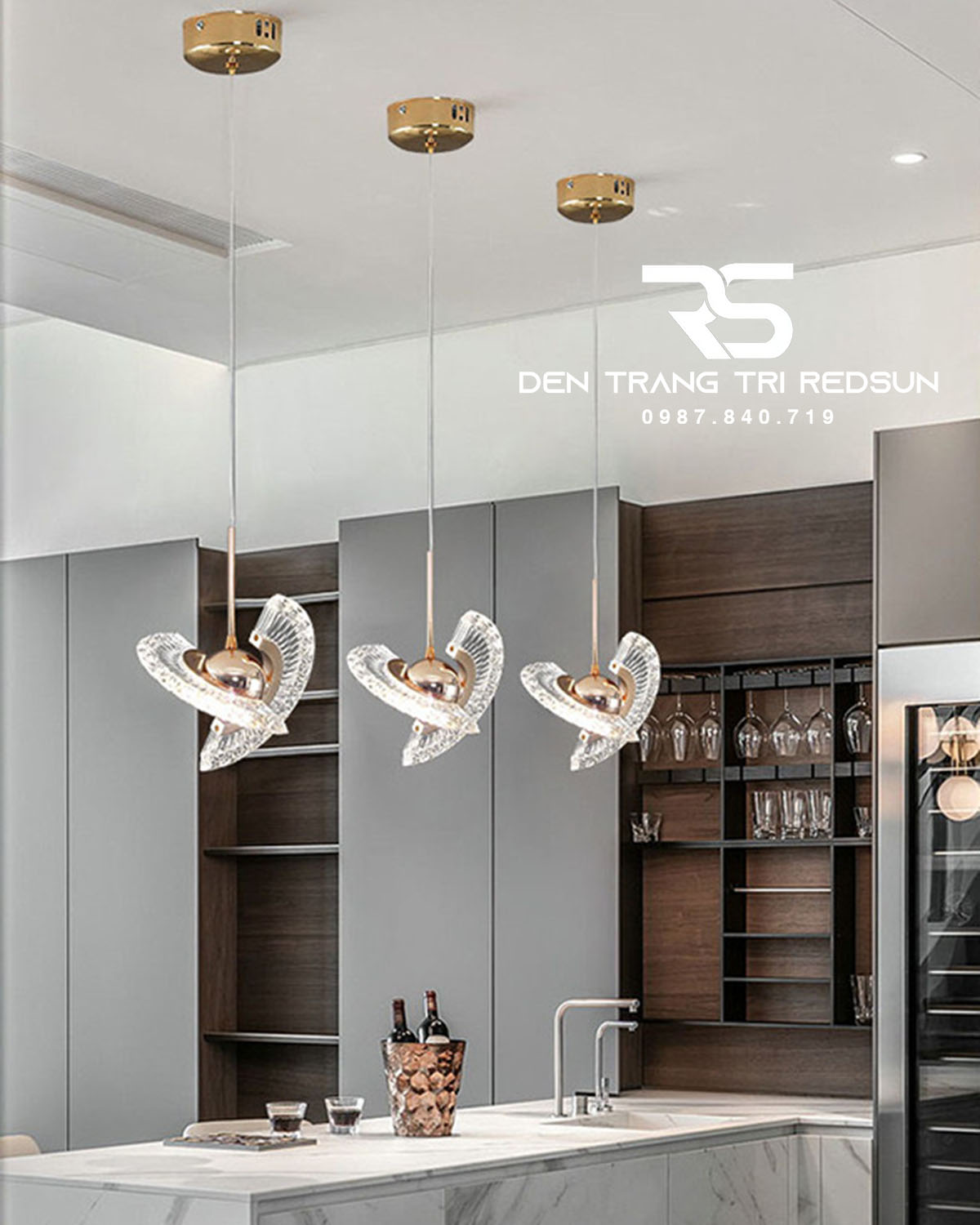 den-tha-tran-hien-dai-lap-thong-tang-cau-thang-phong-khach-ban-an-chat-lieu-acrylic-htk072