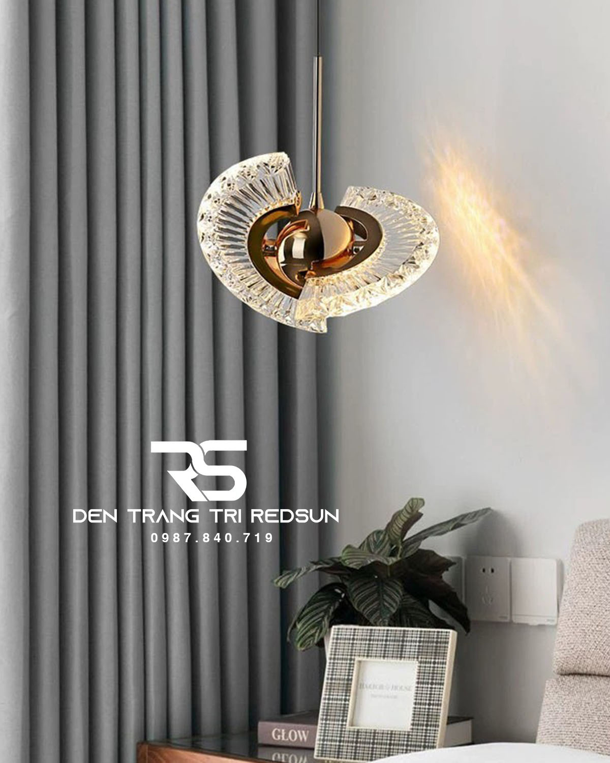 den-tha-tran-hien-dai-lap-thong-tang-cau-thang-phong-khach-ban-an-chat-lieu-acrylic-htk072