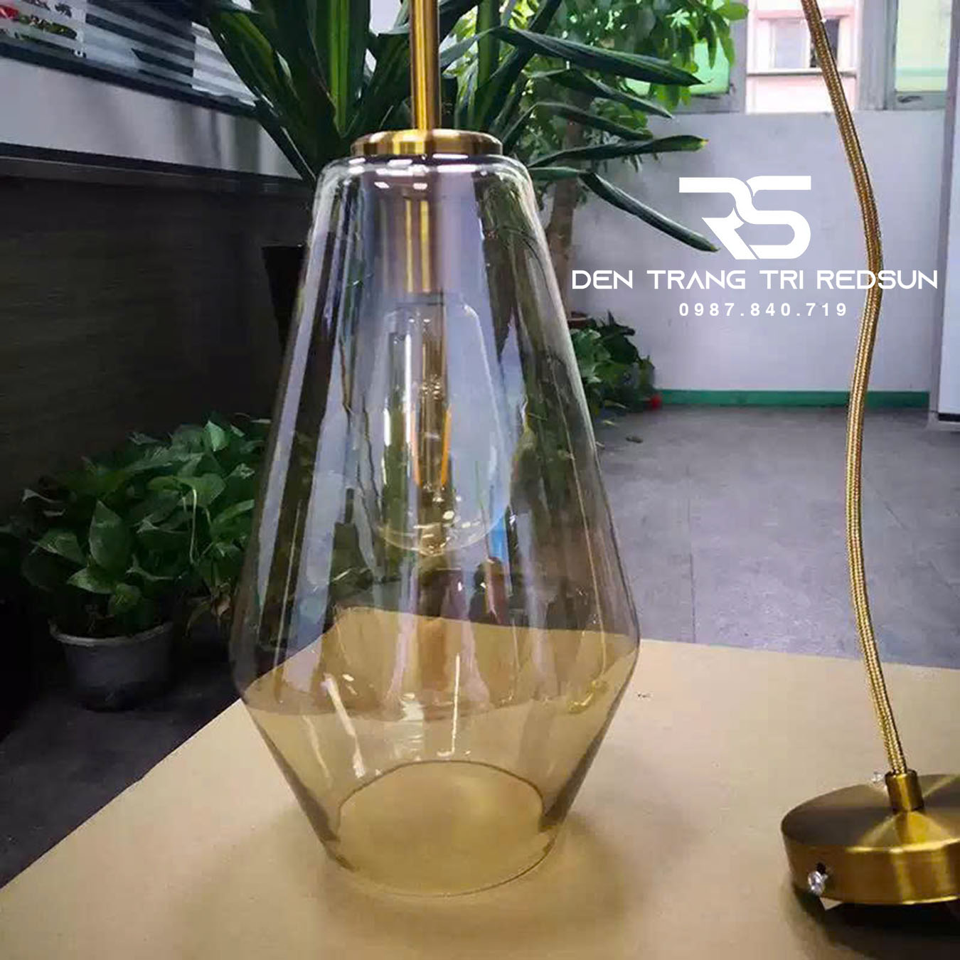 den-tha-phong-khach-phong-ngu-ban-an-phong-cach-bac-au-hien-dai-chao-thuy-tinh-cdt-t072