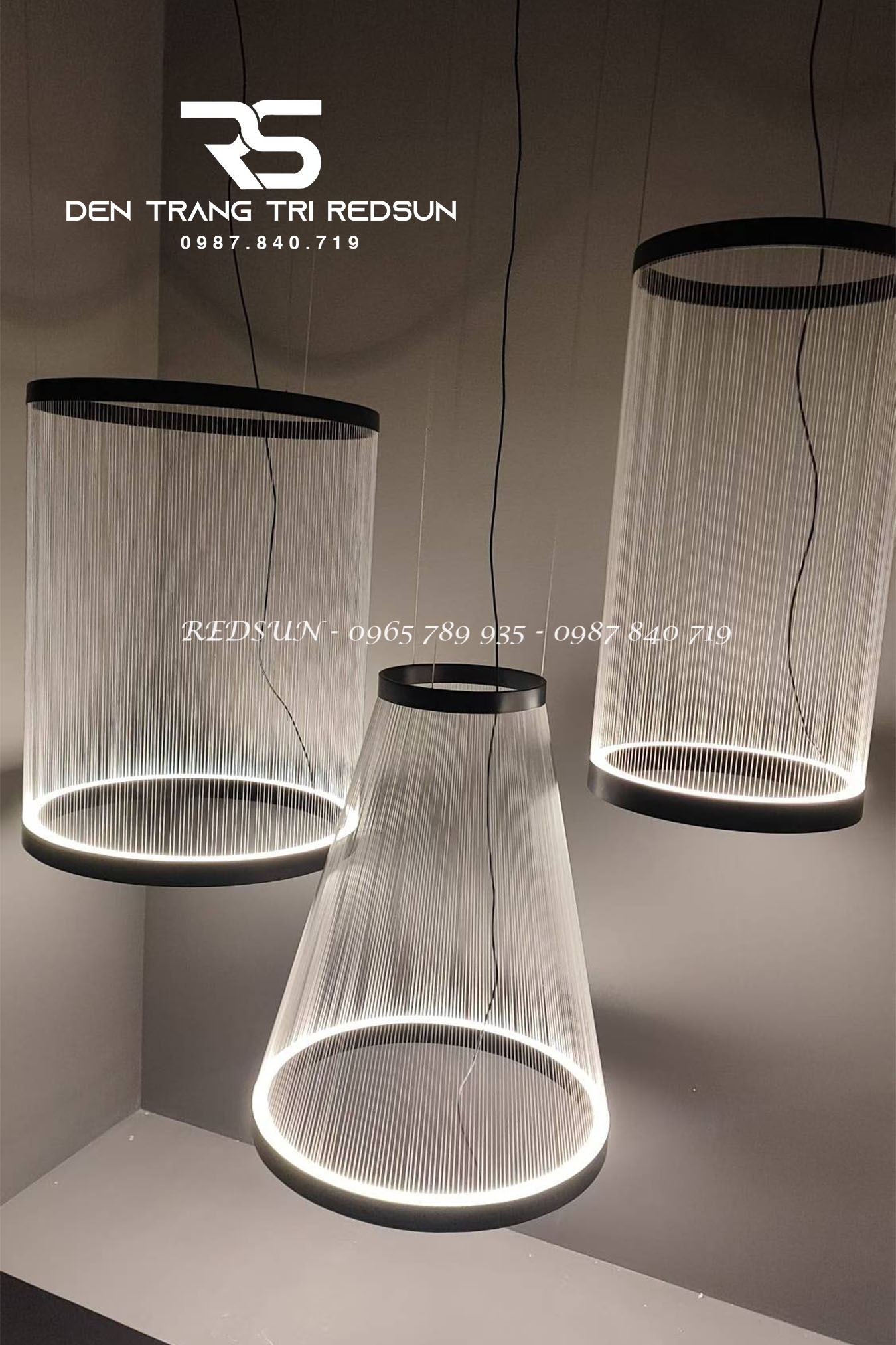 den-long-tha-bac-au-hien-dai-lap-phong-khach-thong-tang-cau-thang-dang-hinh-non-dc-t115-dang-a