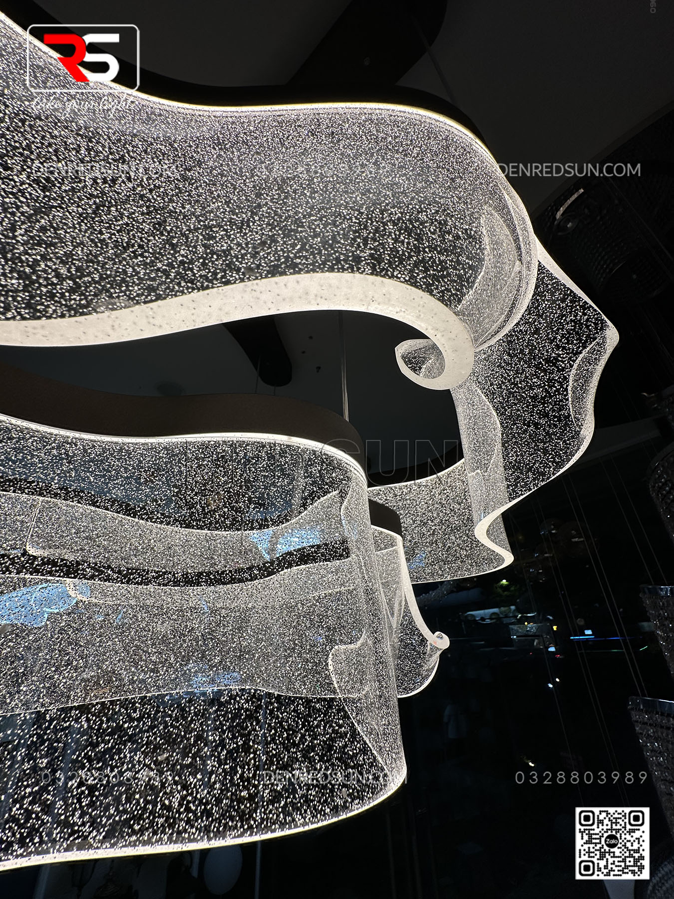 den-tha-dai-lua-dang-xoan-cao-cap-lap-phong-khach-phong-an-khach-san-phong-cach-bac-au-hien-dai-ma05988pb-002