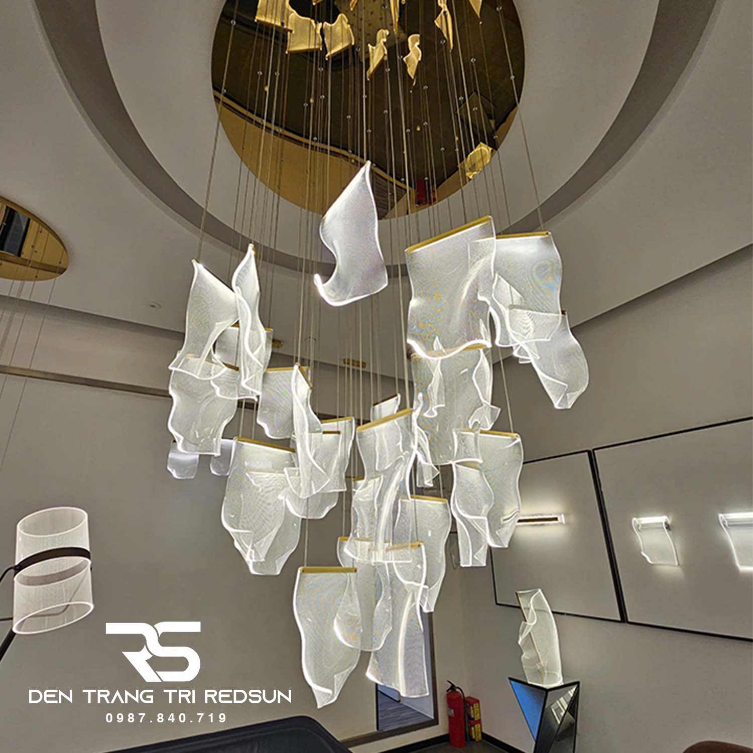 den-chum-hien-dai-lap-thong-tang-sanh-khach-san-thac-nuoc-phong-cach-bac-au-ma05444c-028-2-4g