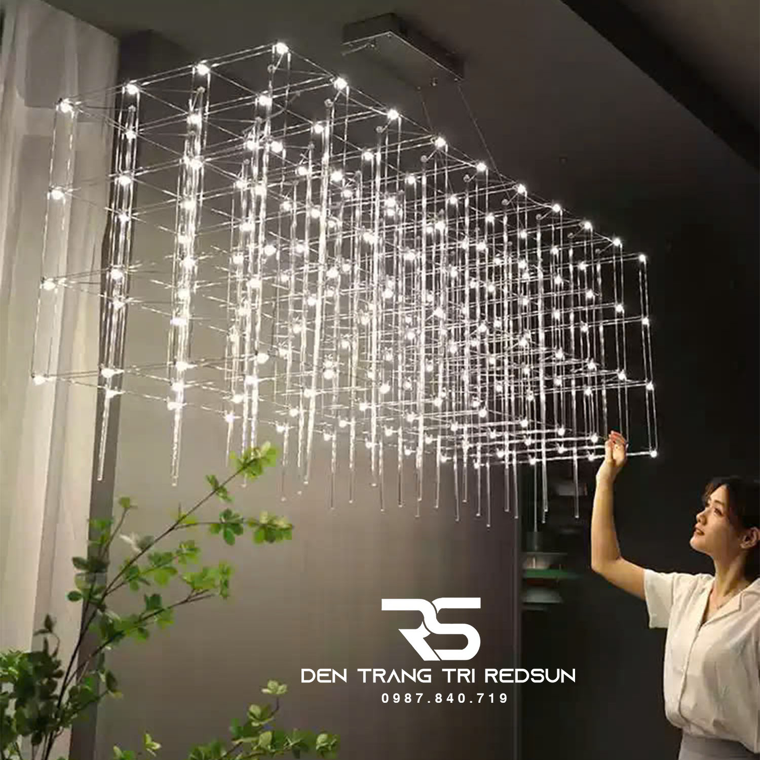 den-chum-lap-thong-tang-sanh-khach-san-phong-cach-bac-au-hien-dai-bau-troi-day-sao-dc-t086