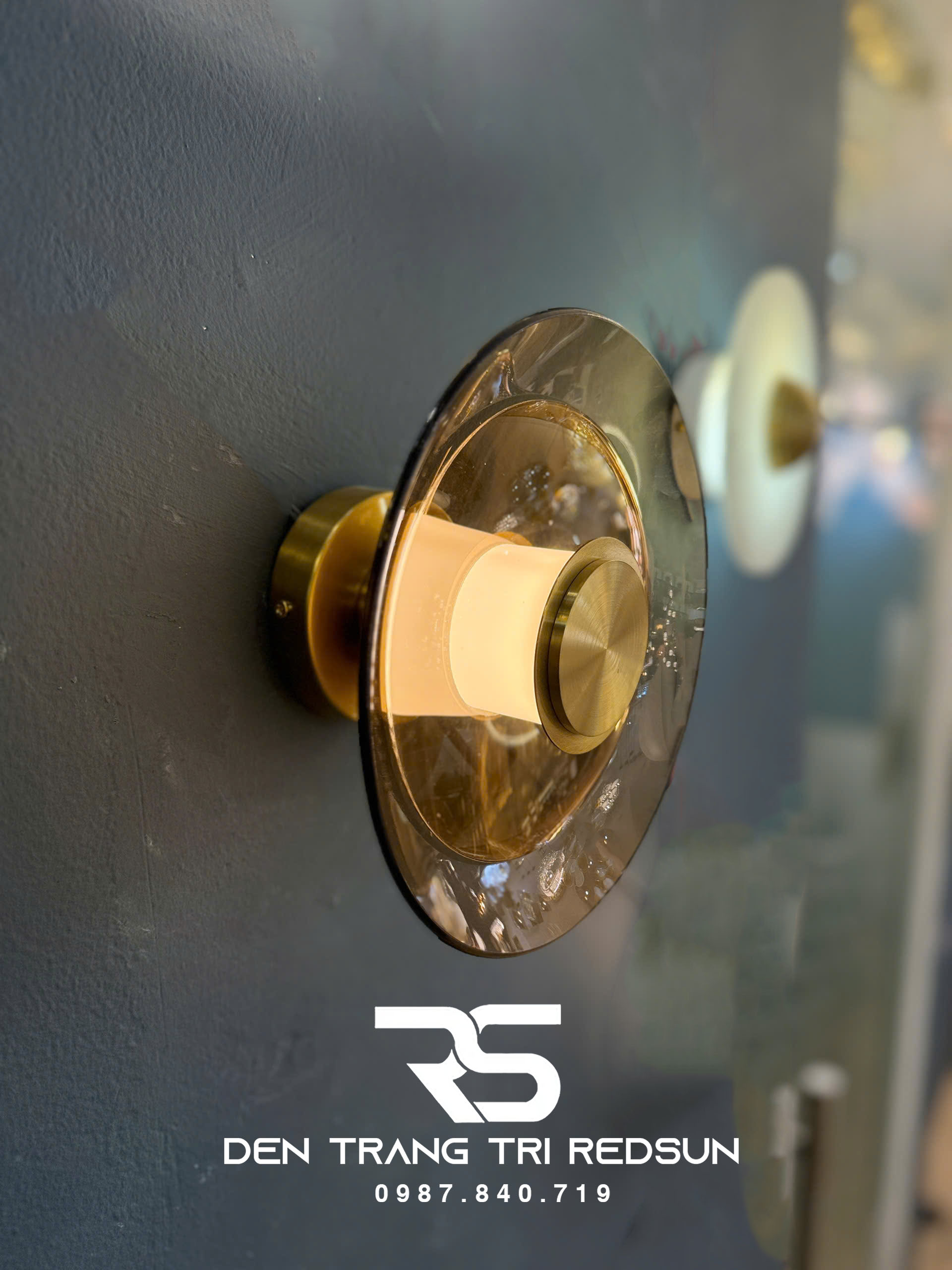 den-tuong-hien-dai-trang-tri-phong-khach-phong-ngu-phong-cach-bac-au-choa-thuy-tinh-dt-1034