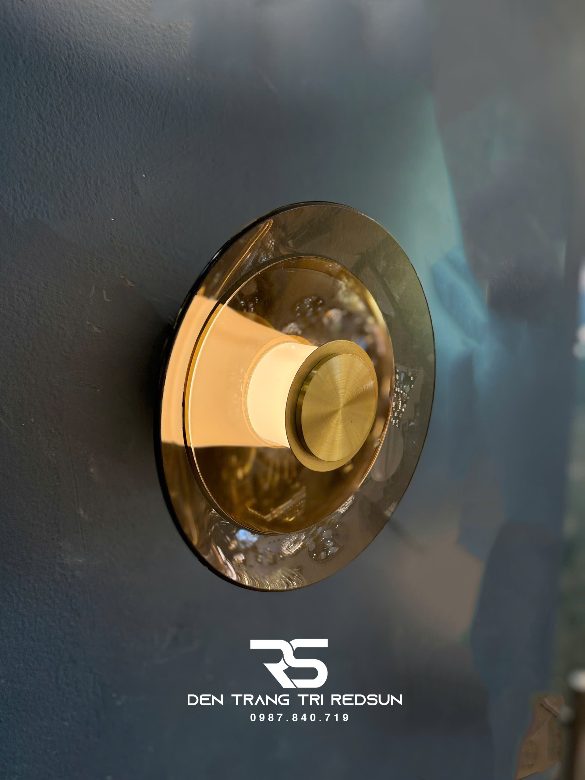 den-tuong-hien-dai-trang-tri-phong-khach-phong-ngu-phong-cach-bac-au-choa-thuy-tinh-dt-1034