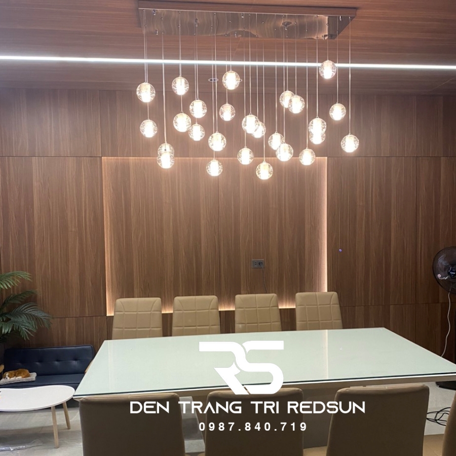 den-tha-tran-hien-dai-bocci-lap-thong-tang-cau-thang-phong-khach-ban-an-chat-lieu-pha-le-htk009