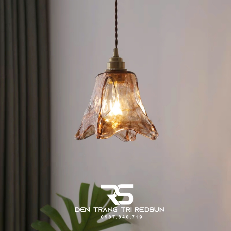 den-tha-thuy-tinh-hien-dai-phong-khach-phong-ngu-ban-an-phong-cach-retro-cdt-1037