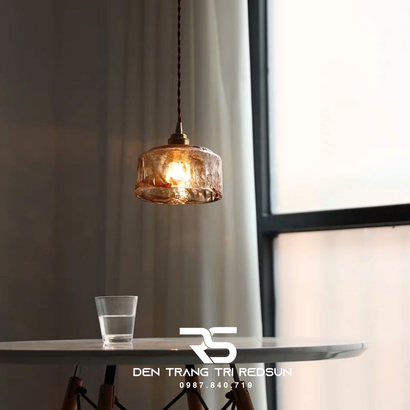 den-tha-thuy-tinh-hien-dai-phong-khach-phong-ngu-ban-an-phong-cach-retro-cdt-1037