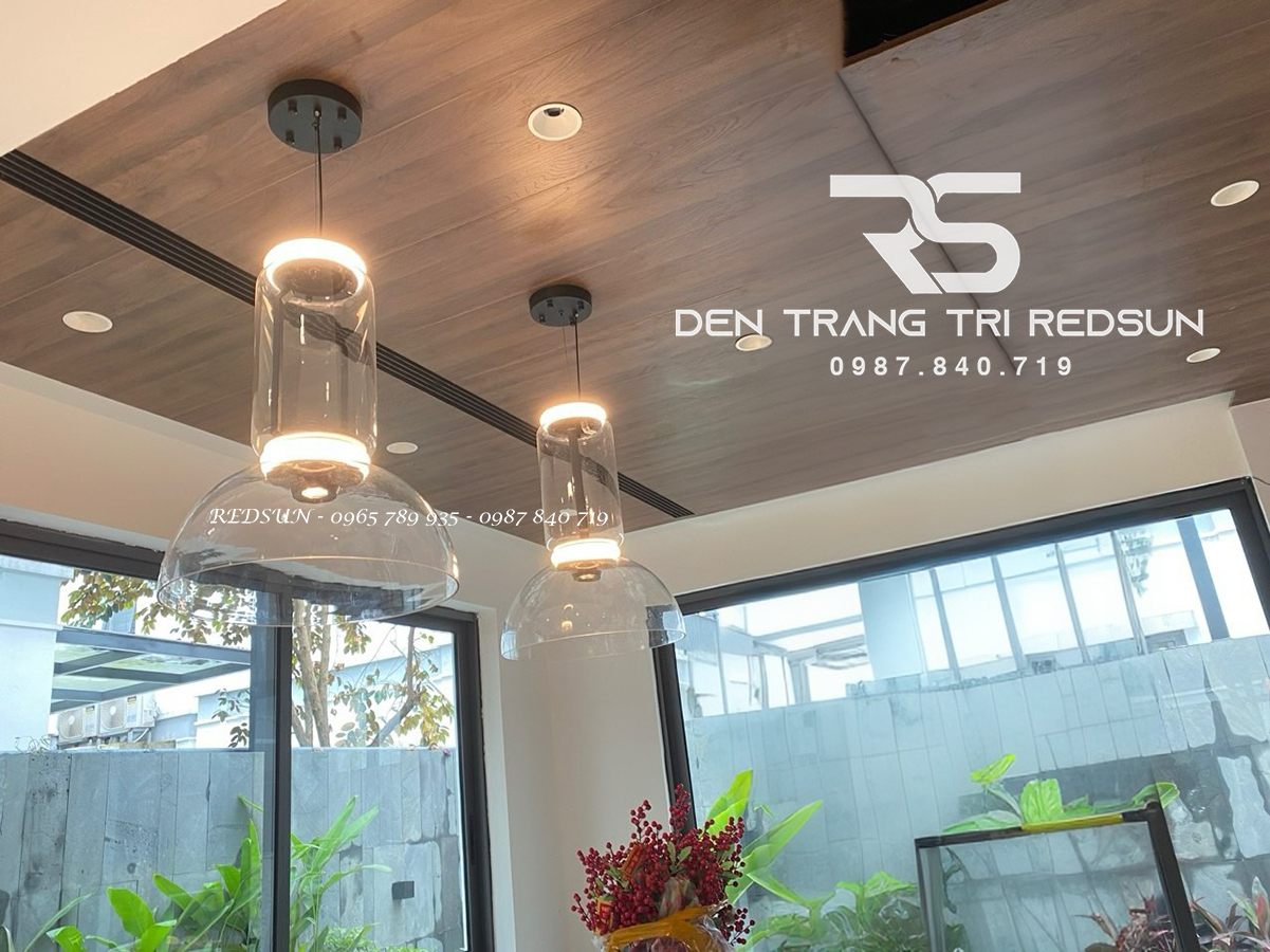 den-tha-ban-an-hien-dai-phong-cach-italia-choa-thuy-tinh-cdt-t056