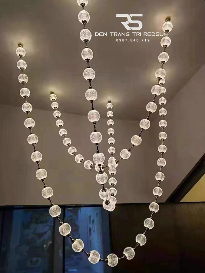 den-chum-lap-thong-tang-sanh-khach-san-phong-khach-ban-an-phong-cach-bac-au-hinh-vong-co-ngoc-trai-dc-t089