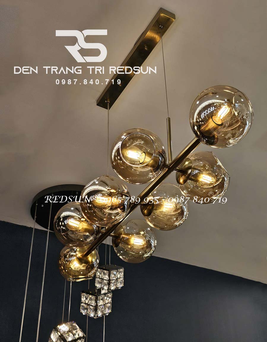 den-tha-ban-an-hien-dai-phong-cach-bac-au-choa-thuy-tinh-dc-1007