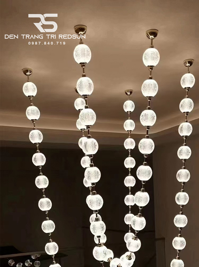 den-chum-lap-thong-tang-sanh-khach-san-phong-khach-ban-an-phong-cach-bac-au-hinh-vong-co-ngoc-trai-dc-t089