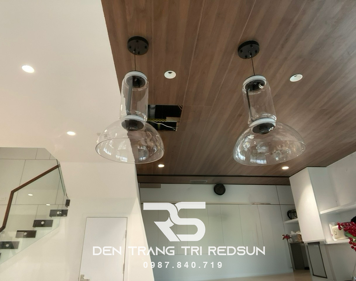 den-tha-ban-an-hien-dai-phong-cach-italia-choa-thuy-tinh-cdt-t056