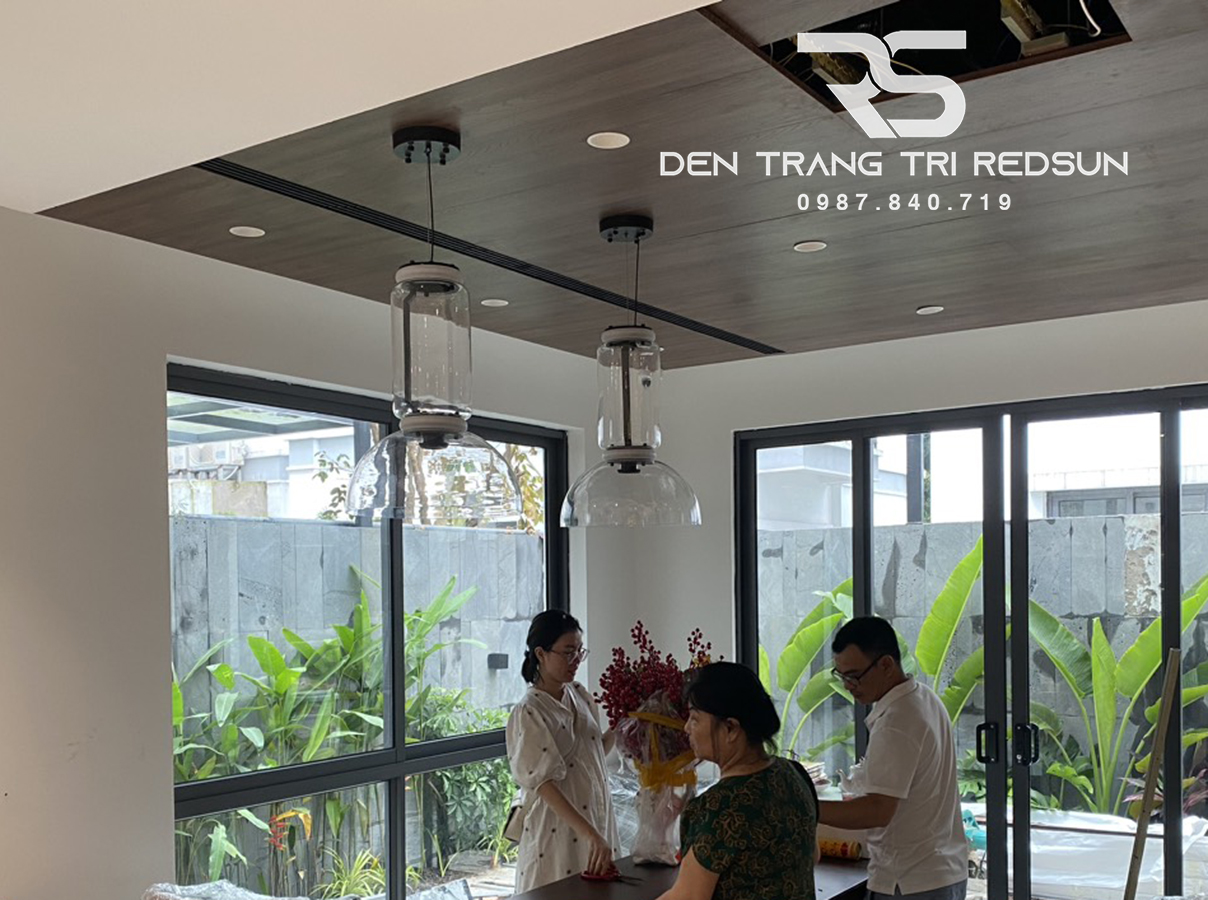 den-tha-ban-an-hien-dai-phong-cach-italia-choa-thuy-tinh-cdt-t056