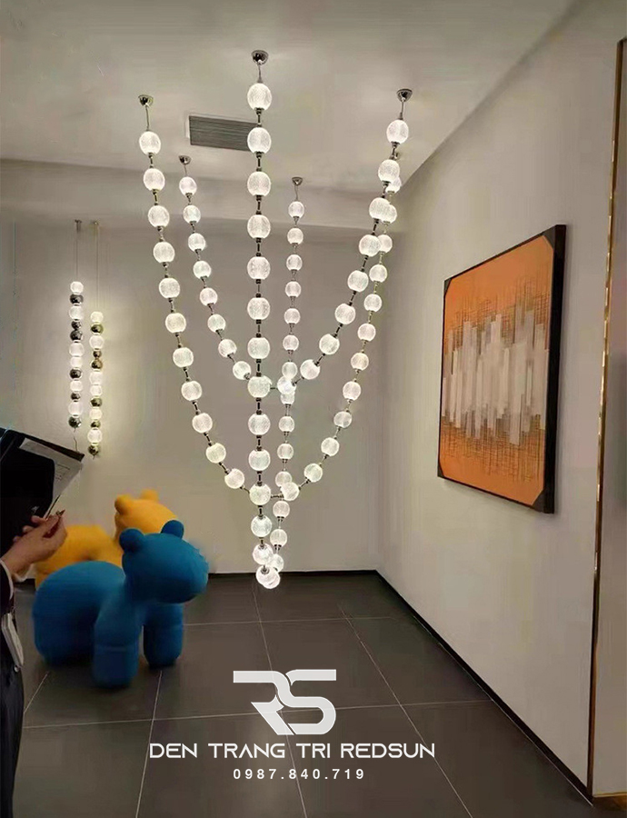 den-chum-lap-thong-tang-sanh-khach-san-phong-khach-ban-an-phong-cach-bac-au-hinh-vong-co-ngoc-trai-dc-t089