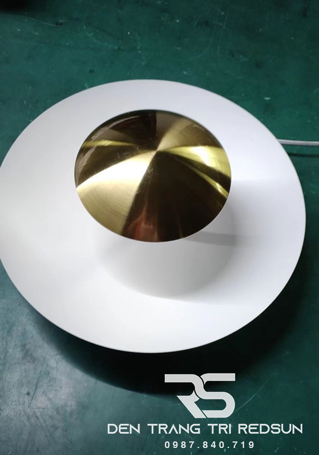 den-tuong-trang-tri-phong-khach-phong-ngu-cau-thang-hinh-dia-bay-phong-cach-bac-au-dt-124