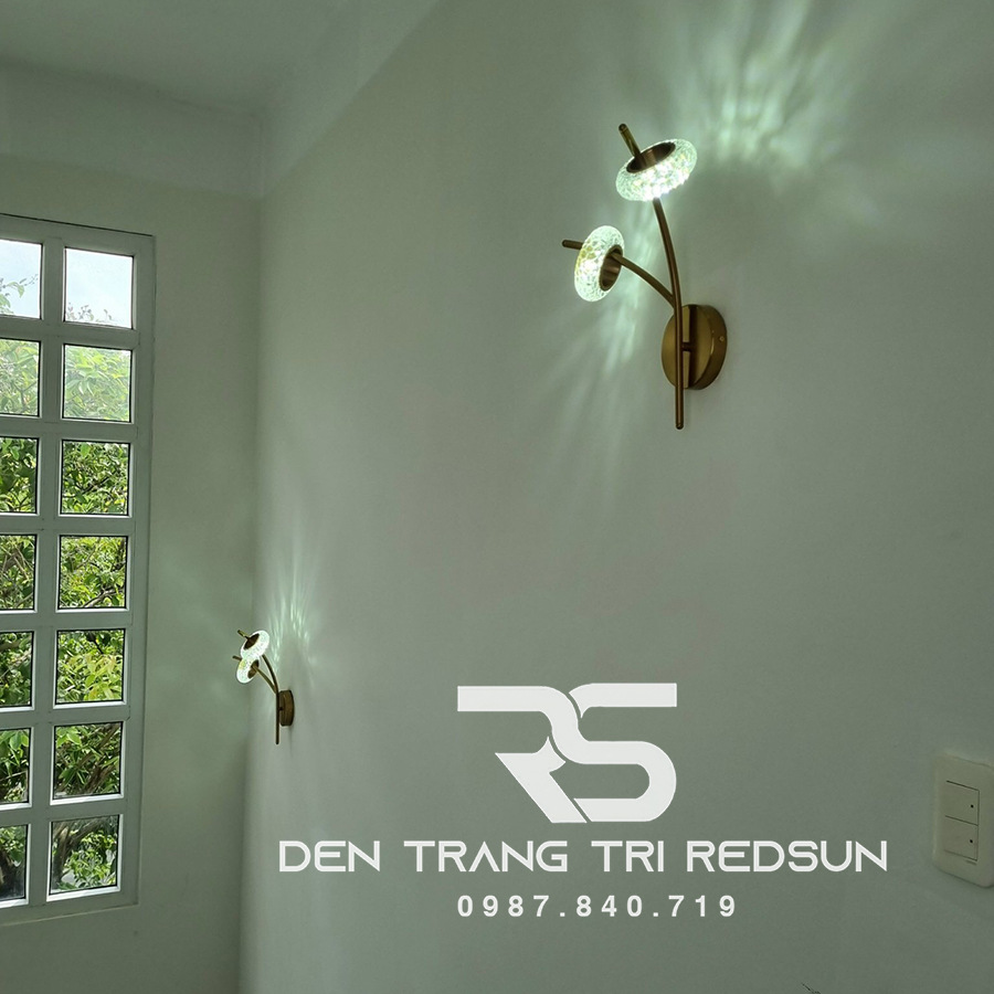 den-tuong-hien-dai-phong-cach-bac-au-trang-tri-phong-khach-phong-ngu-cau-thang-dt-bvk108