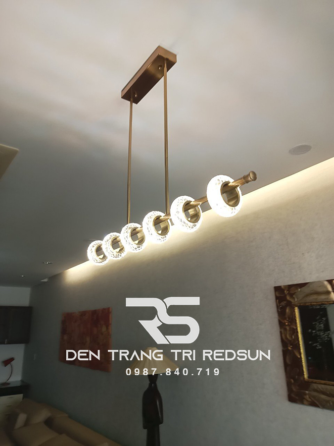 den-tha-ban-an-hien-dai-phong-cach-bac-au-choa-thuy-tinh-dc-bttk108n6