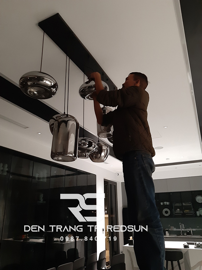 den-tha-ban-an-hien-dai-bac-au-choa-thuy-tinh-den-khoi-cdt-l014-bo-8-tha