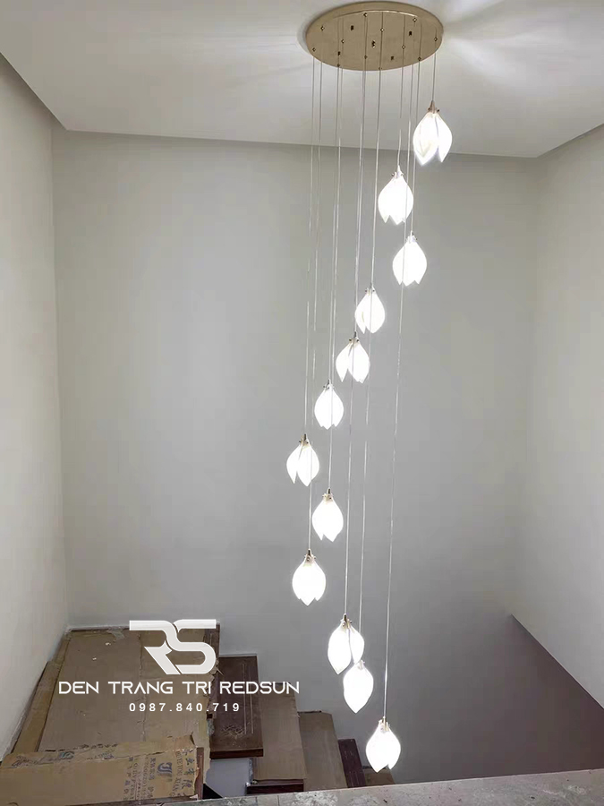 den-tha-phong-cach-hien-dai-dang-hoa-moc-lan-lap-phong-khach-thong-tang-sanh-hanh-lang-htk052