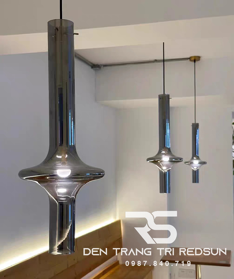 den-tha-hien-dai-phong-cach-bac-au-ong-thuy-tinh-hinh-phi-tieu-lap-phong-khach-sanh-cho-cau-thang-thong-tang-cdt-t054