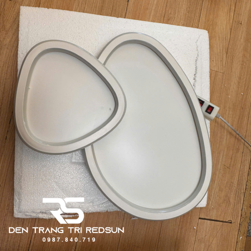 den-mam-op-tran-hien-dai-phong-khach-phong-ngu-phong-cach-bac-au-chat-lieu-mica-ot-017