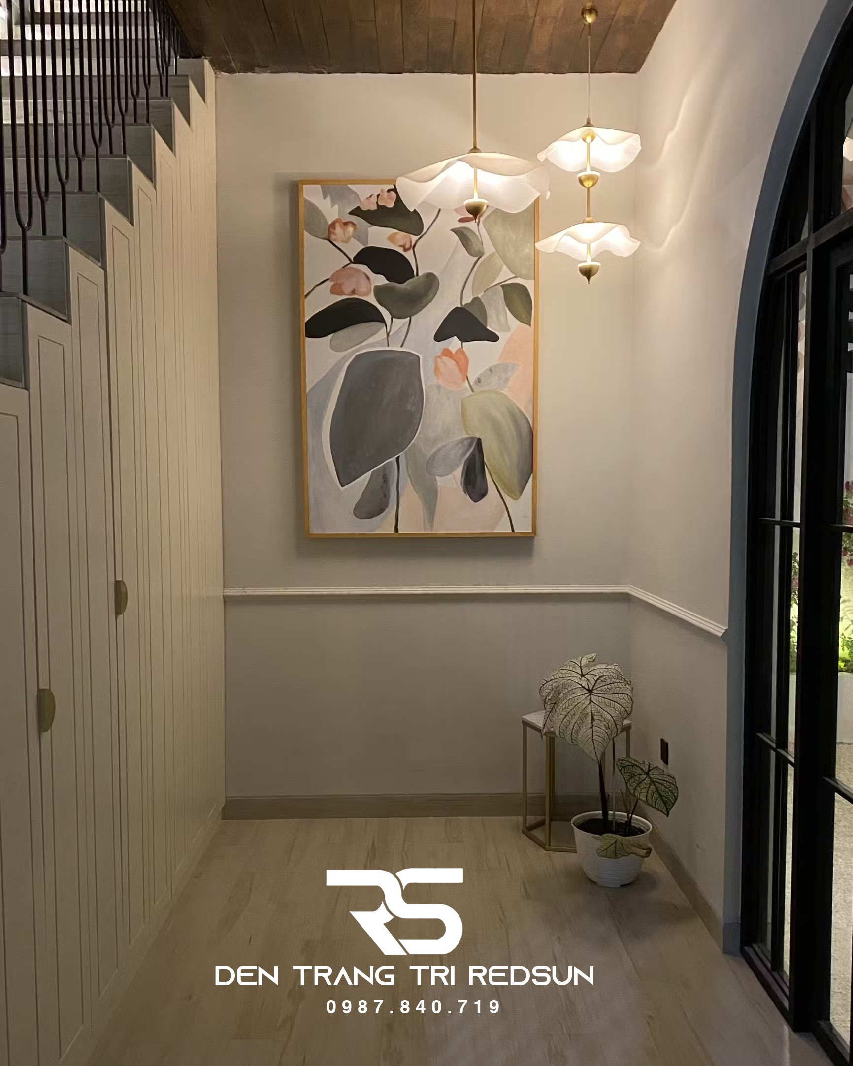 denredsun.com/den-tha-tran-hien-dai-la-sen-phong-cach-bac-au-chat-lieu-mica-cdt-t052