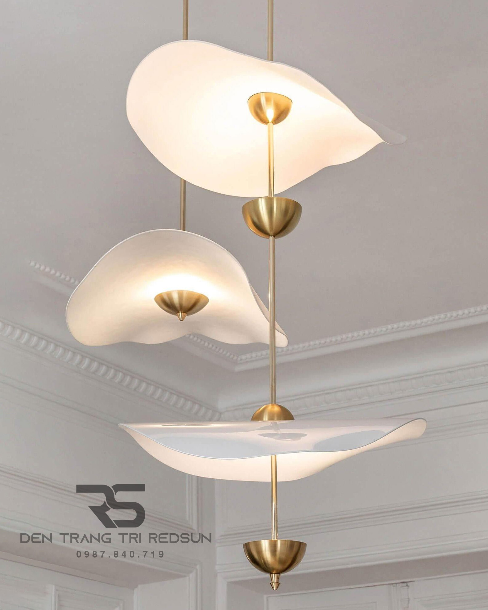 denredsun.com/den-tha-tran-hien-dai-la-sen-phong-cach-bac-au-chat-lieu-mica-cdt-t052