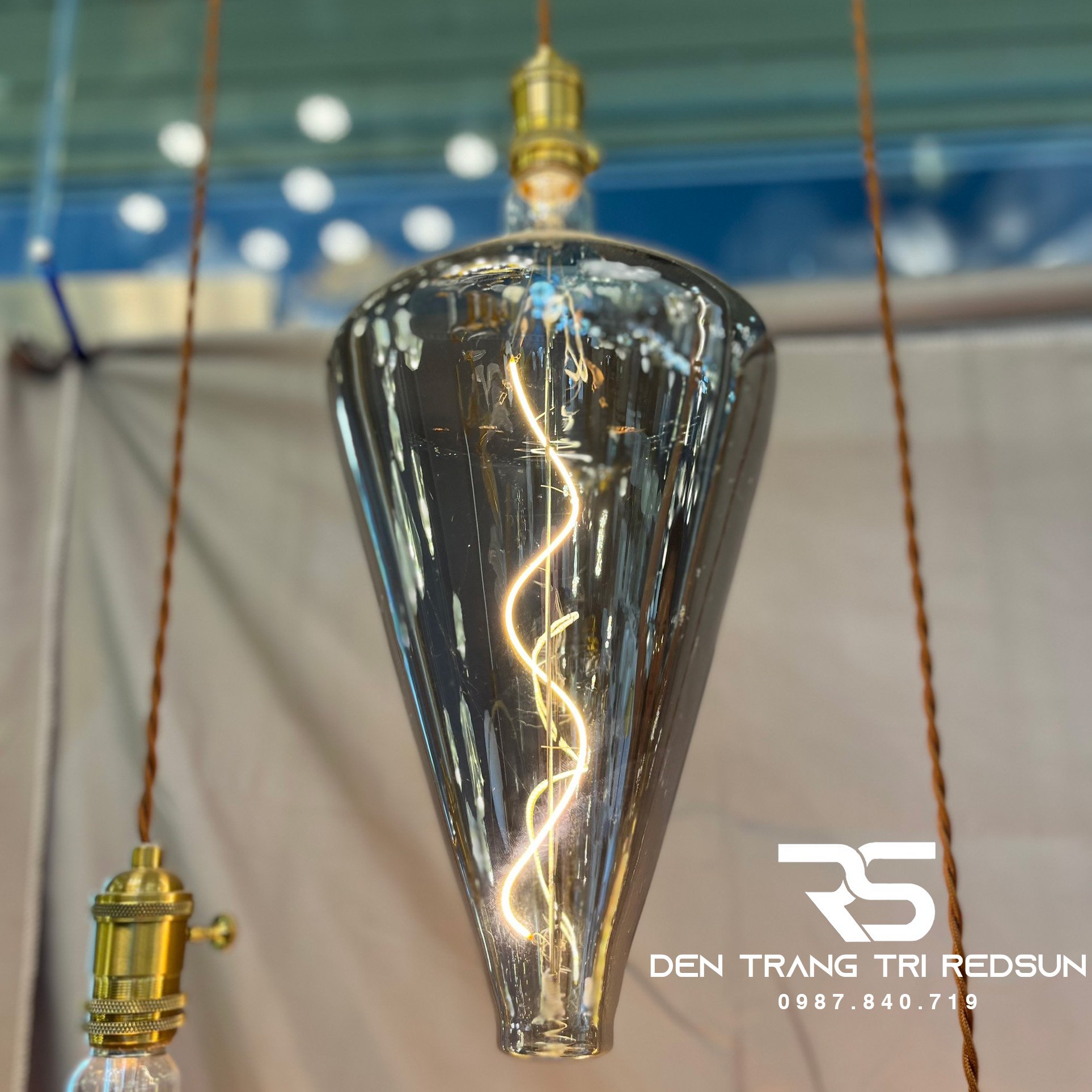 den-tha-thuy-tinh-edison-co-dien-the-he-moi-phong-cach-bac-au-cdt-t047-dang-e