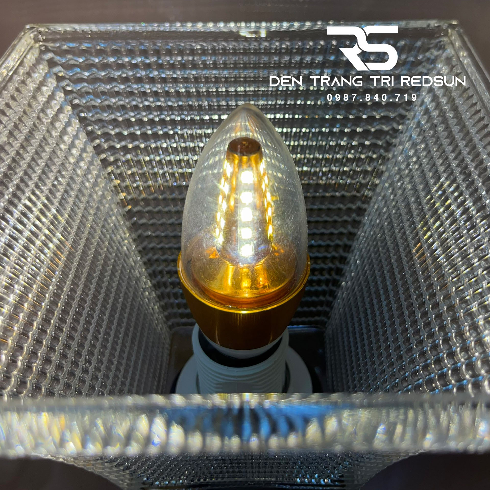 denredsun.com/den-tuong-phong-khach-phong-ngu-cau-thang-phong-cach-hien-dai-dt-c5600